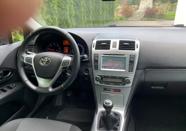 Toyota Avensis cena 35547 przebieg: 212000, rok produkcji 2014 z Jasło małe 191